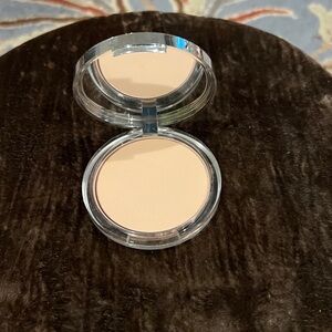 Clinique Flawless Finish Setting Powder - Cream